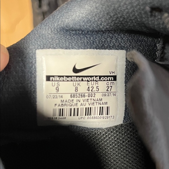 Nike Men's Black and Dark Gray Athletic Shoes - Picture 2 of 3